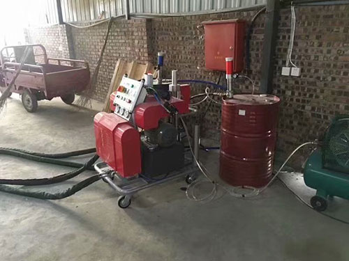 防腐材料聚脲儲罐怎么施工(圖1) 儲罐罐體防腐聚脲噴涂施工案例